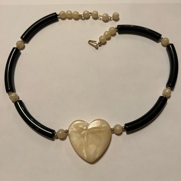 Jewelry - Vintage glowy lucite heart necklace